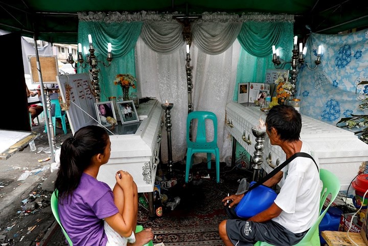 Ảnh: Cảnh tượng đau lòng trong những khu ổ chuột bị thiêu rụi ở Philippines - Ảnh 6. Ảnh: Cảnh tượng đau lòng trong những khu ổ chuột bị thiêu rụi ở Philippines - Ảnh 6.