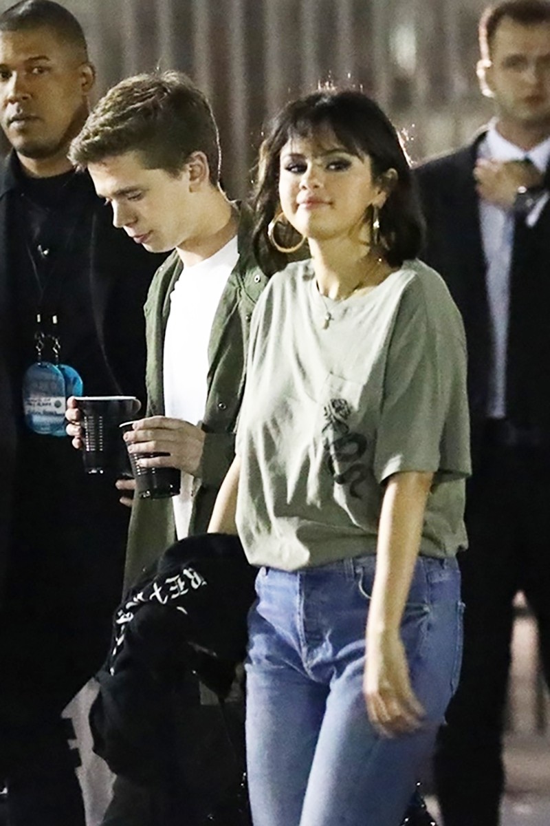 Selena Gomez: Bạn trai tin đồn giống Brooklyn Beckham - Ảnh 1. Selena Gomez: Bạn trai tin đồn giống Brooklyn Beckham - Ảnh 1.