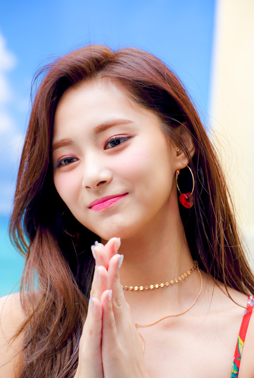 tzuyu1-15313662548091121326782.jpg
