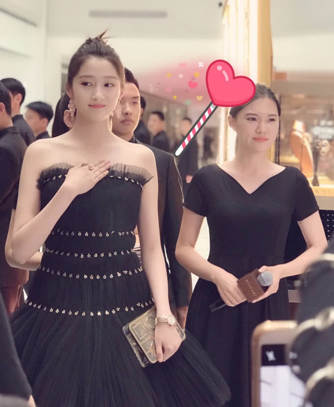 Không cần photoshop, bạn gái Luhan đẹp không tì vết bất chấp cả camera thường - Ảnh 8.