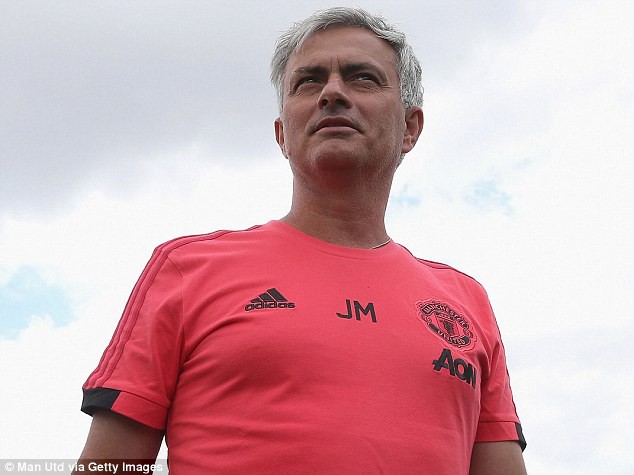 Mourinho trở lại Manchester, chuẩn bị cho mùa giải mới  - Ảnh 9.