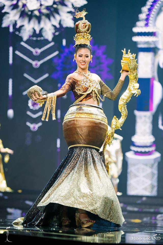 Miss Grand Thái 2018: được ăn cả, ngã vẫn ăn điểm khi mà các thí sinh toàn mặc đồ lồng lộn thế này - Ảnh 8.