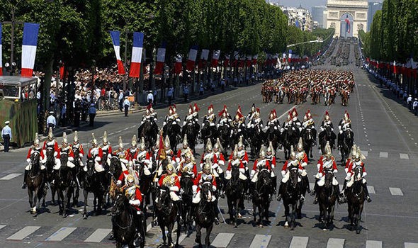 Một ngày trước trận chung kết World Cup, người Pháp kỷ niệm ngày chiếm ngục Bastille, hành quyết Vua và Hoàng hậu cuối cùng của nước này - Ảnh 3.