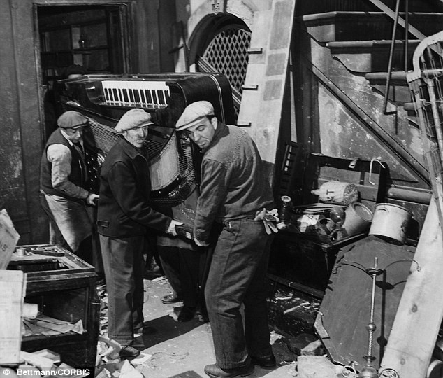 Cuộc đời kỳ lạ của anh em Collyer: Người là luật sư, người là nhạc công nhưng cuối đời lại trở thành “vua ve chai” rồi bị chết chìm trong 120 tấn rác - Ảnh 13.