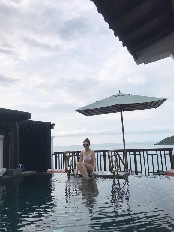 Hơn 2 th&aacute;ng sinh con, Ngọc Duy&ecirc;n đ&atilde; tự tin diện bikini khoe body nuột n&agrave; khiến d&acirc;n t&igrave;nh tr&ograve;n mắt - Ảnh 2.
