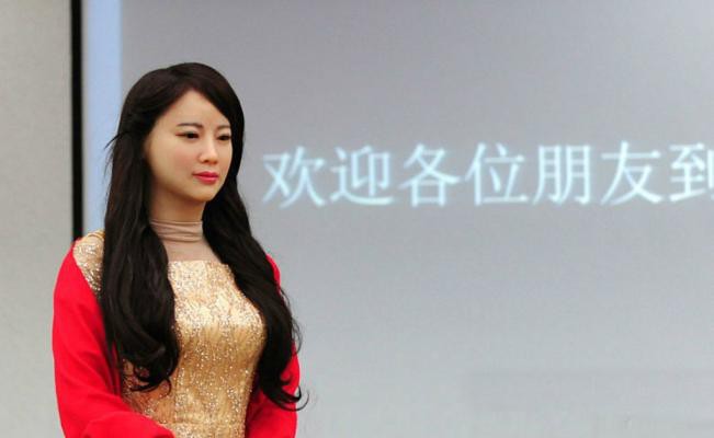 V&igrave; sao những nữ robot kh&aacute;c c&oacute; t&oacute;c, trong khi Sophia lại để đầu trọc? - Ảnh 7.