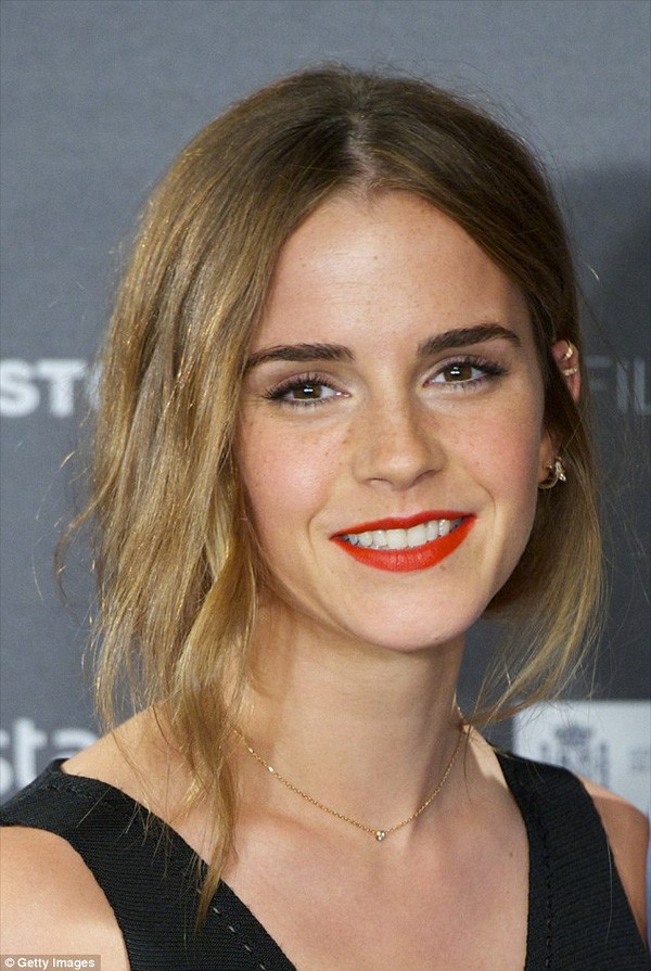 Sau thời gian xuống sắc, Emma Watson tái xuất đầy xinh đẹp và quý phái như tiểu thư nước Anh - Ảnh 2.