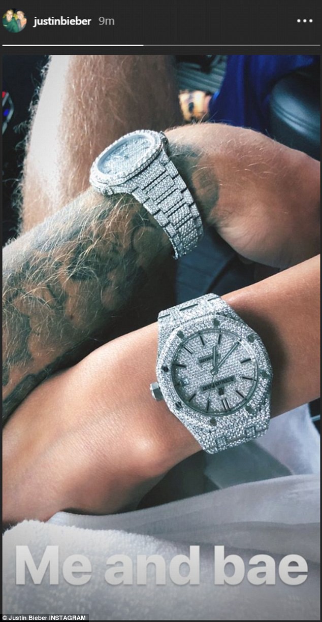 Justin Bieber mua đồng hồ đôi đính kim cương 3 tỷ ghi dấu tình yêu với vợ sắp cưới - Ảnh 1.
