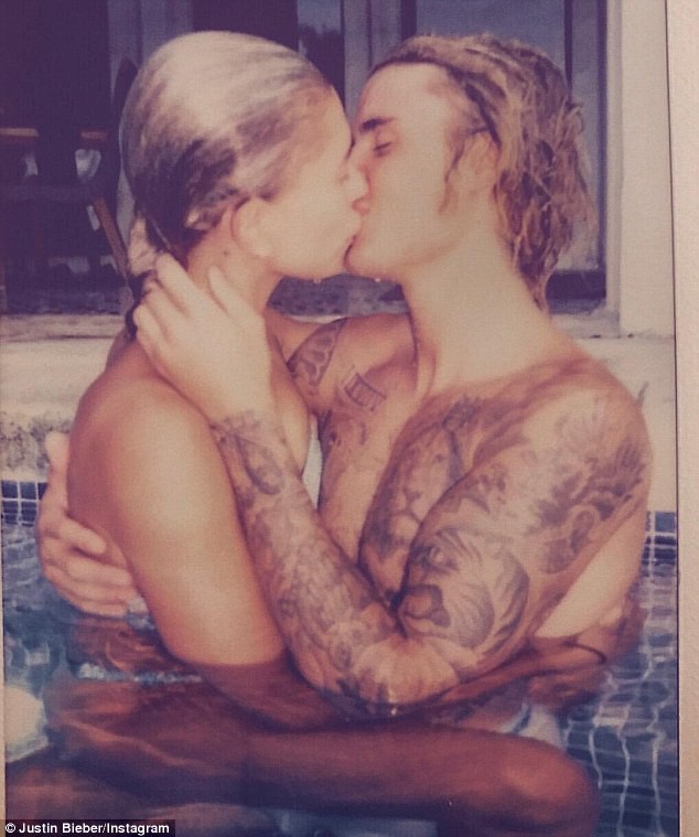 Justin Bieber và Hailey Baldwin quyết giữ mình không quan hệ ân ái trước hôn nhân? - Ảnh 1.