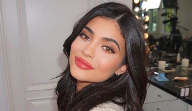 Dân tình rủ nhau quyên góp thêm 2.300 tỷ đồng để giúp Kylie Jenner trở thành tỷ phú USD trẻ nhất thế giới - Ảnh 1.