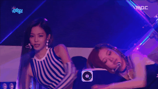Sao nữ Kpop với vũ đạo nằm vật ra sàn: Người năng động và quyến rũ; kẻ phản cảm quá đà - Ảnh 1.