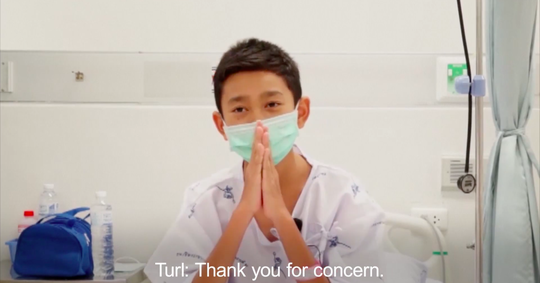Đội b&oacute;ng mắc kẹt quay video cảm ơn lực lượng cứu hộ - Ảnh 1.