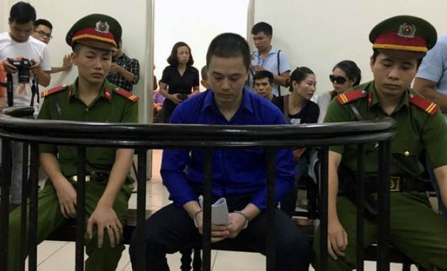 Ng&agrave;y mai 16/7 x&eacute;t xử vụ cựu c&aacute;n bộ ng&acirc;n h&agrave;ng d&acirc;m &ocirc; b&eacute; g&aacute;i ở Ho&agrave;ng Mai - Ảnh 1.