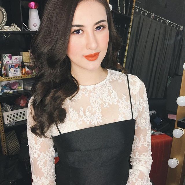 Vừa up loạt ảnh quyến rũ, Hà Lade đã dính nghi vấn vừa trùng tu vòng 1 - Ảnh 2.