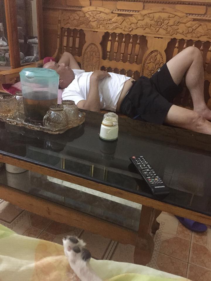 Giành TV cho bằng được xong ngủ, đòi tắt thì không cho, trên đời này chỉ có đồng chí bố! - Ảnh 7. Giành TV cho bằng được xong ngủ, đòi tắt thì không cho, trên đời này chỉ có đồng chí bố! - Ảnh 7.
