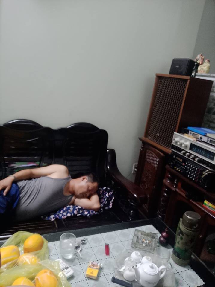 Giành TV cho bằng được xong ngủ, đòi tắt thì không cho, trên đời này chỉ có đồng chí bố! - Ảnh 5. Giành TV cho bằng được xong ngủ, đòi tắt thì không cho, trên đời này chỉ có đồng chí bố! - Ảnh 5.