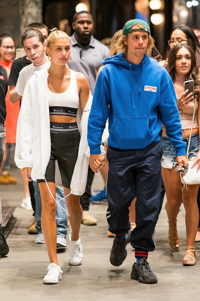 Hailey Baldwin nghĩ gì khi Justin Bieber vẫn còn hình xăm Selena Gomez trên tay? - Ảnh 2.