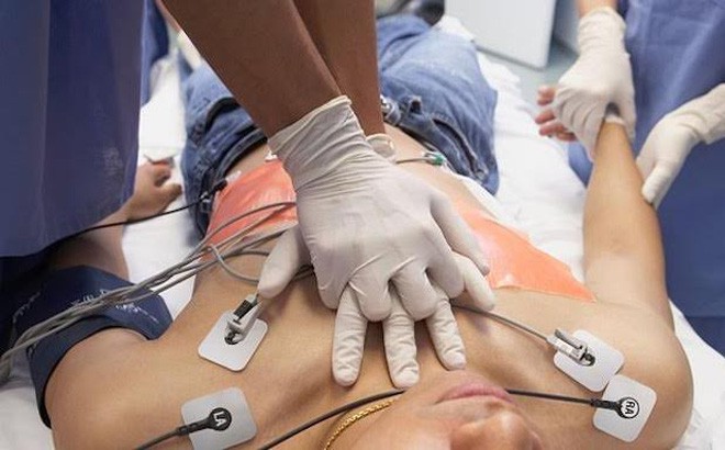 Giám đốc doanh nghiệp nước ngoài sùi bọt mép, tử vong tại phòng làm việc - Ảnh 1.