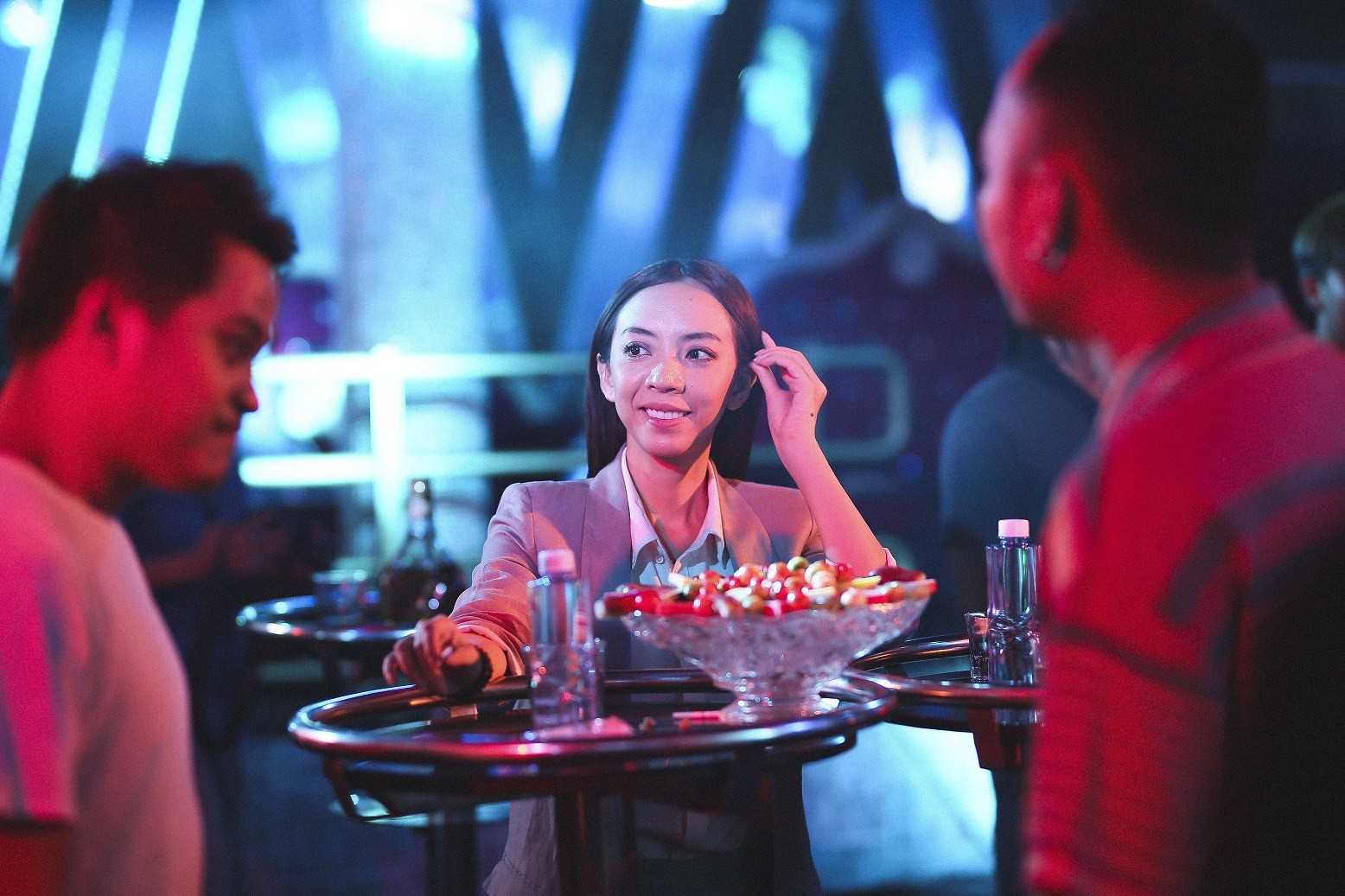 Cùng khai thác đề tài gái làng chơi nhưng “Quỳnh Búp Bê” và “Thập Tam Muội” lại khác nhau một trời một vực - Ảnh 9.