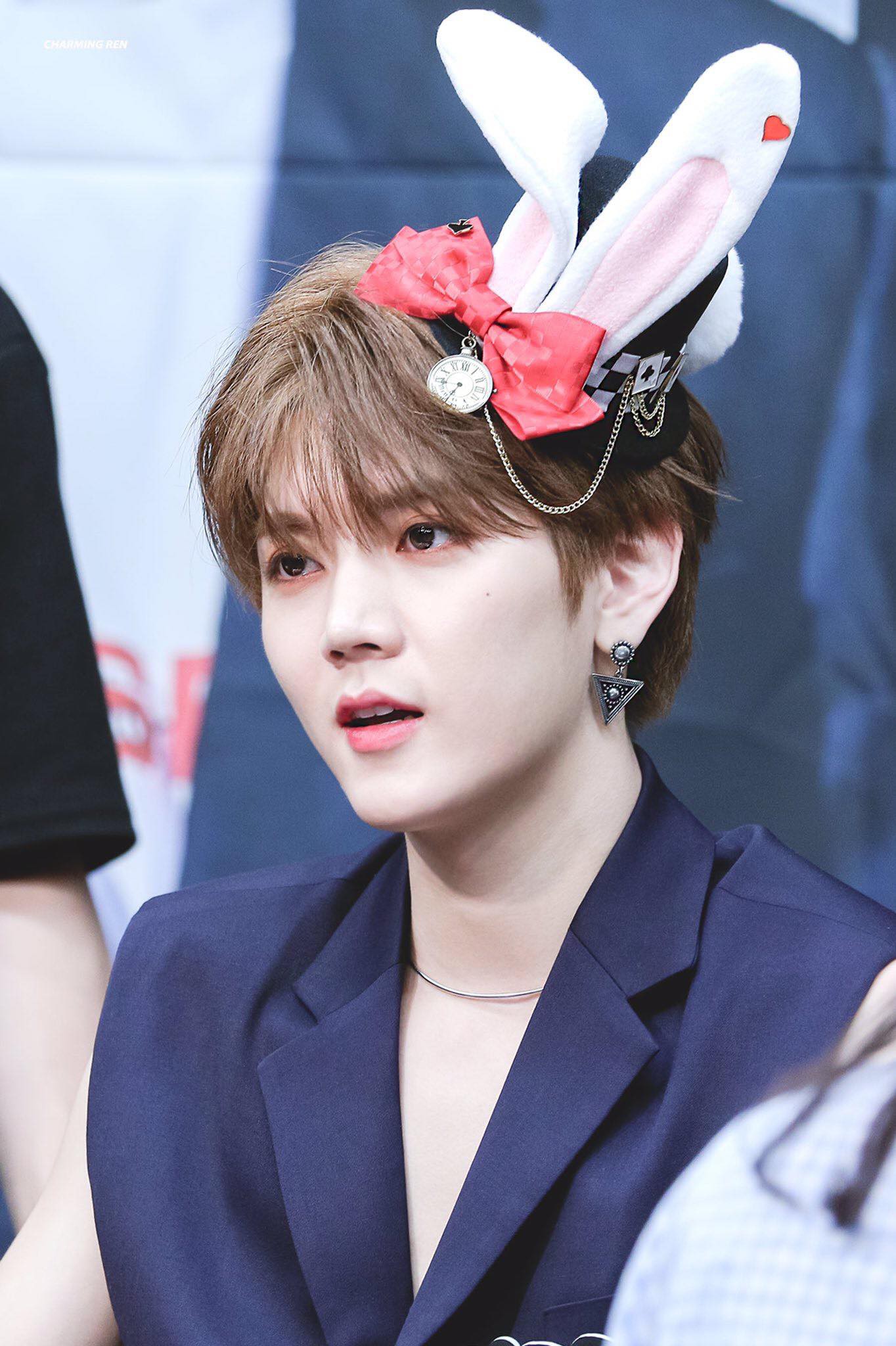Không phải mỹ nhân Kpop, nam idol này mới là người gây sốt vì quá đẹp, thách thức mọi phụ kiện ở fansign - Ảnh 11.