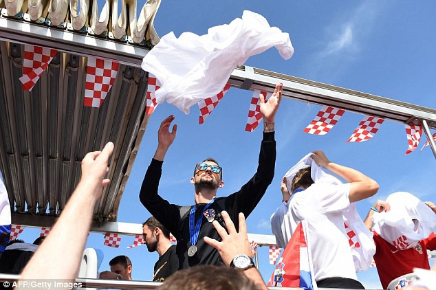 Biển người chào đón Modric và đội tuyển Croatia sau hành trình kỳ diệu ở World Cup 2018 - Ảnh 11.