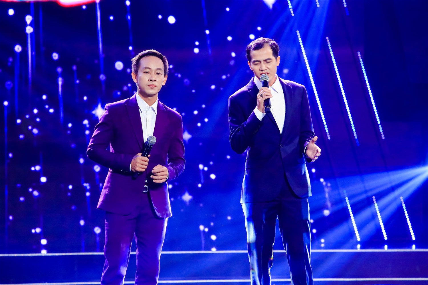 Tuyệt ĐỈnh Song Ca 2018: Đàm Vĩnh Hưng hôn má Quang Lê - Ảnh 7.