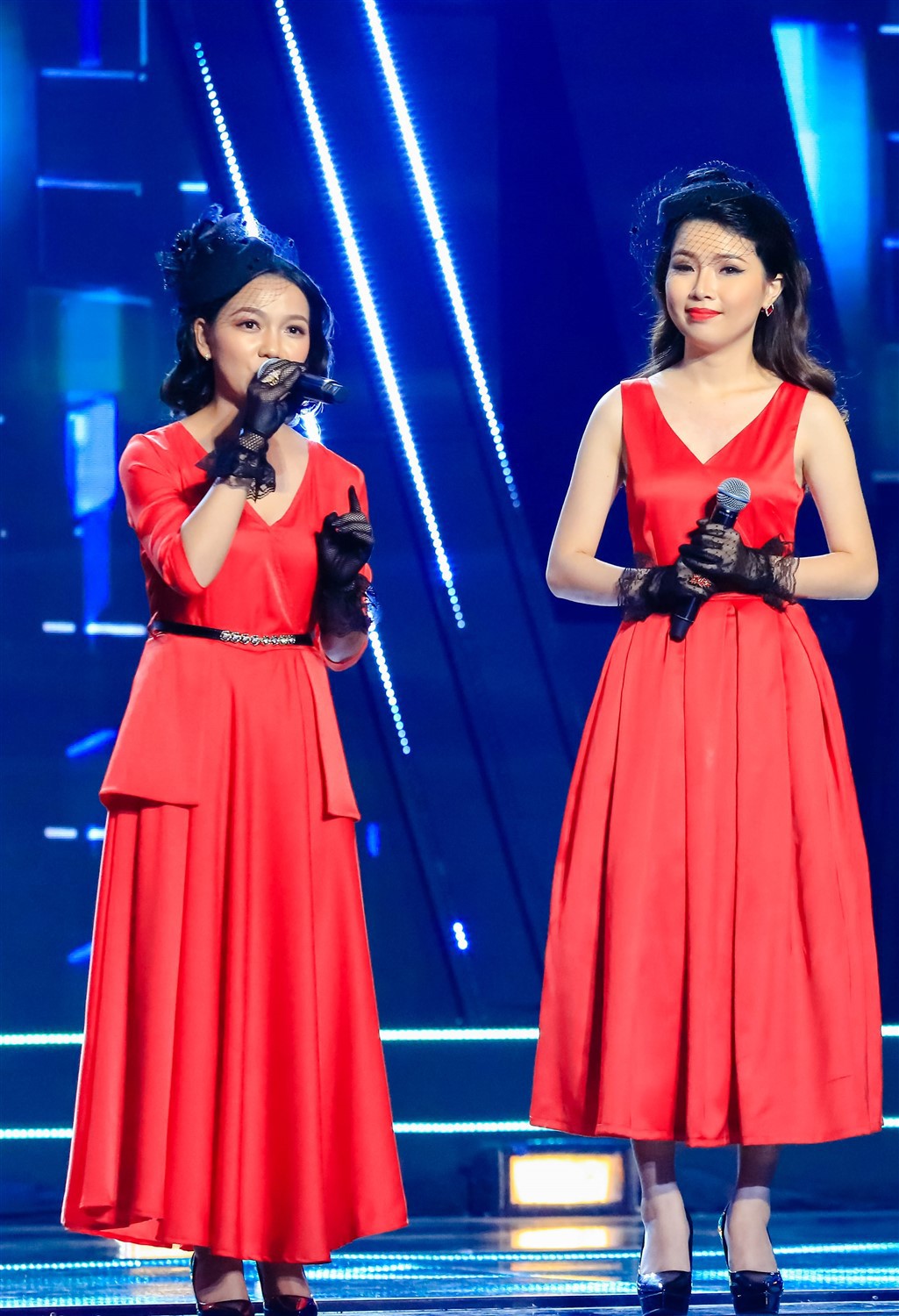 Tuyệt ĐỈnh Song Ca 2018: Đàm Vĩnh Hưng hôn má Quang Lê - Ảnh 8.