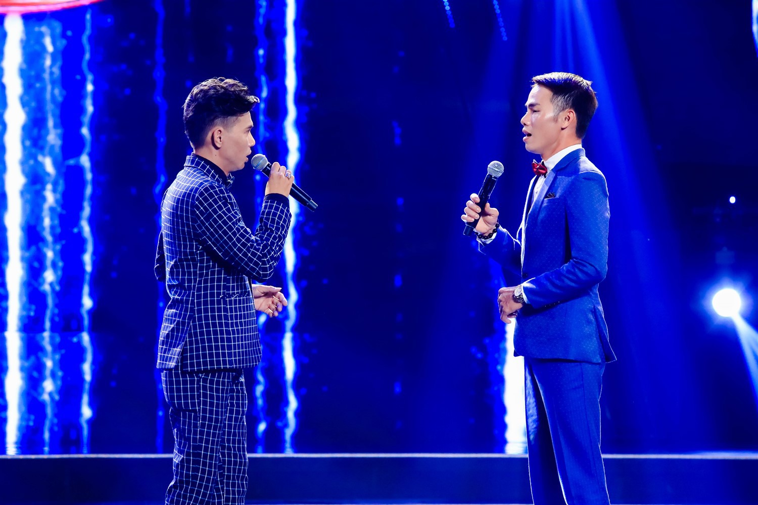 Tuyệt ĐỈnh Song Ca 2018: Đàm Vĩnh Hưng hôn má Quang Lê - Ảnh 10.