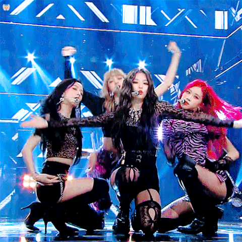 V&ograve;ng eo của bộ đ&ocirc;i mỹ nh&acirc;n Black Pink lại g&acirc;y b&atilde;o v&igrave; thon kh&oacute; tin, c&oacute; thể được xem l&agrave; nhỏ nhất Kpop - Ảnh 4.