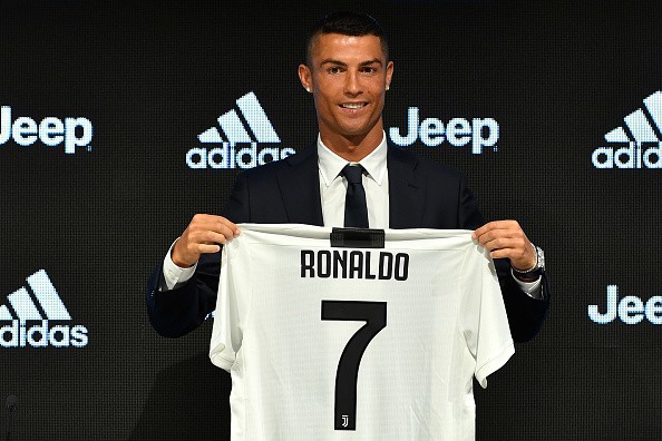 Tiết lộ lý do cực sốc khiến Juventus quyết định mua bằng được Ronaldo - Ảnh 1. Tiết lộ lý do cực sốc khiến Juventus quyết định mua bằng được Ronaldo - Ảnh 1.