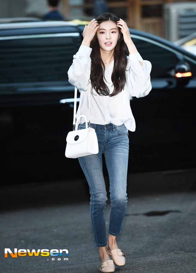 H&agrave; Tăng hồi teen xuất sắc với đồ jeans, Kh&aacute;nh Linh The Face khiến fan tưởng m&igrave;nh mặc v&aacute;y... ngược - Ảnh 13.