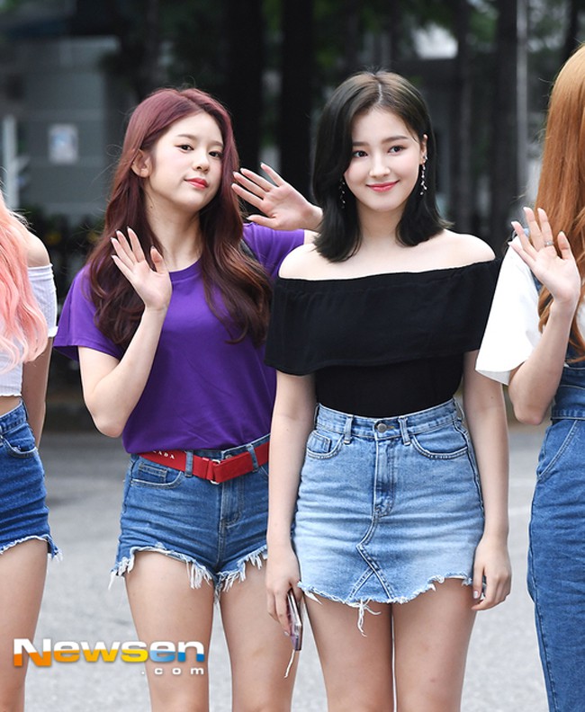 H&agrave; Tăng hồi teen xuất sắc với đồ jeans, Kh&aacute;nh Linh The Face khiến fan tưởng m&igrave;nh mặc v&aacute;y... ngược - Ảnh 14.