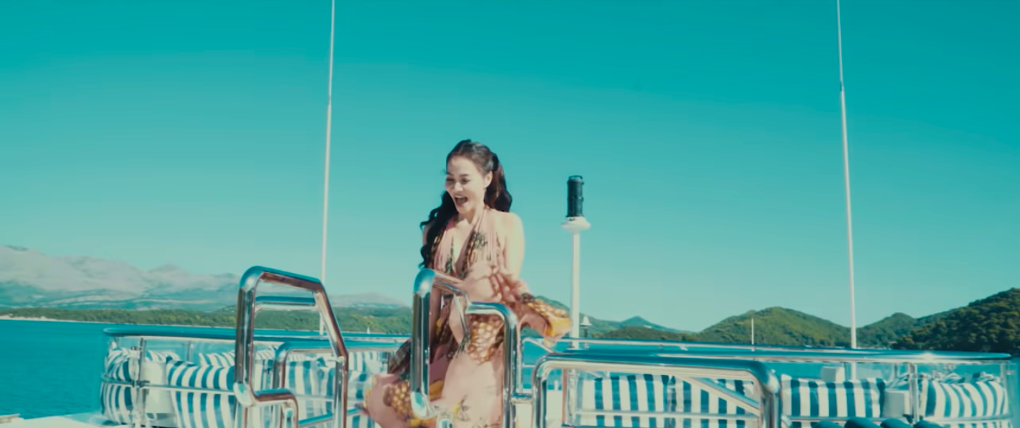 Mẹ bỉm sữa Thu Minh sang chảnh hết cỡ trong MV mới, đối đầu trực diện học trò Trúc Nhân trên đường đua Vpop tháng 7 - Ảnh 4.