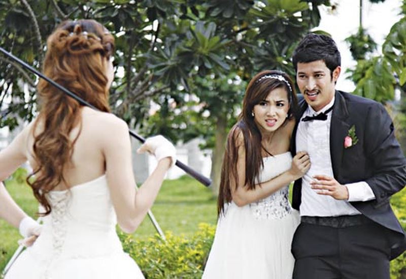 Trước Hân Hổ Báo của “Gạo Nếp Gạo Tẻ”, màn ảnh Việt đã từng chao đảo bởi những màn đánh ghen kinh hồn bạt vía này - Ảnh 11. Trước Hân Hổ Báo của “Gạo Nếp Gạo Tẻ”, màn ảnh Việt đã từng chao đảo bởi những màn đánh ghen kinh hồn bạt vía này - Ảnh 11.