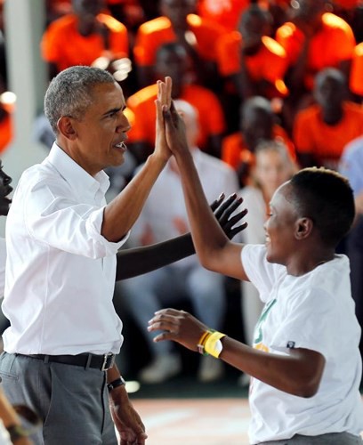 Ảnh: Cựu Tổng thống Mỹ Obama vui vẻ về thăm quê hương Kenya - Ảnh 7.