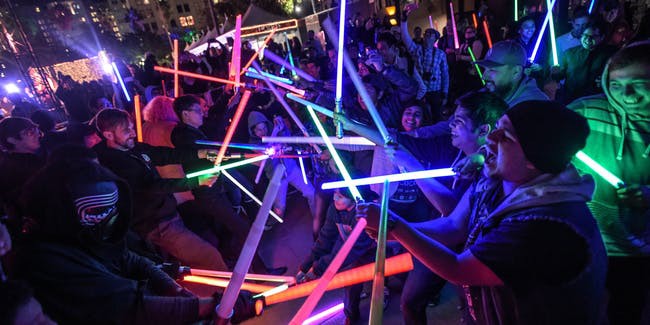 Kiếm ánh sáng Lightsaber trong Star Wars hoạt động thế nào, liệu có thể chế tạo trong thực tế được không? - Ảnh 1.