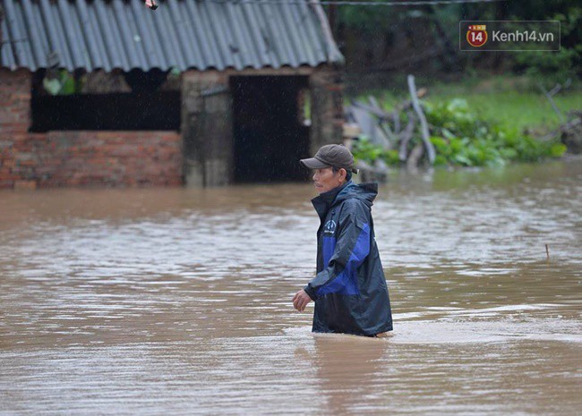 Bão số 3 Sơn Tinh cô lập nhiều nơi ở Thanh Hóa - Ảnh 2.