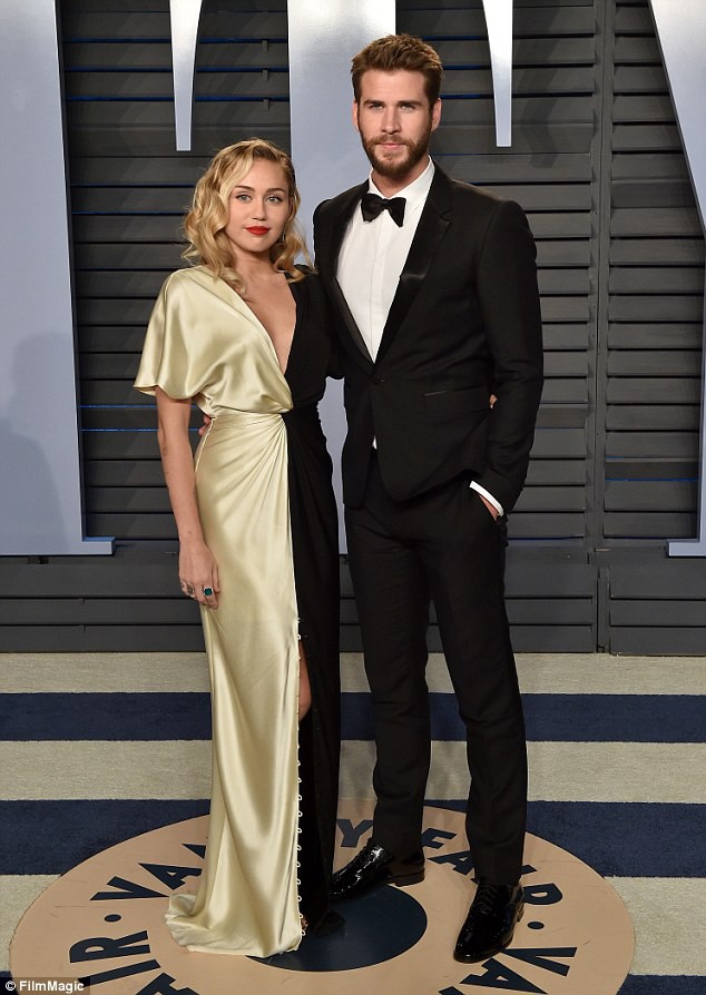 Đây là phản ứng của Liam Hemsworth giữa tin đồn chia tay Miley Cyrus - Ảnh 3.