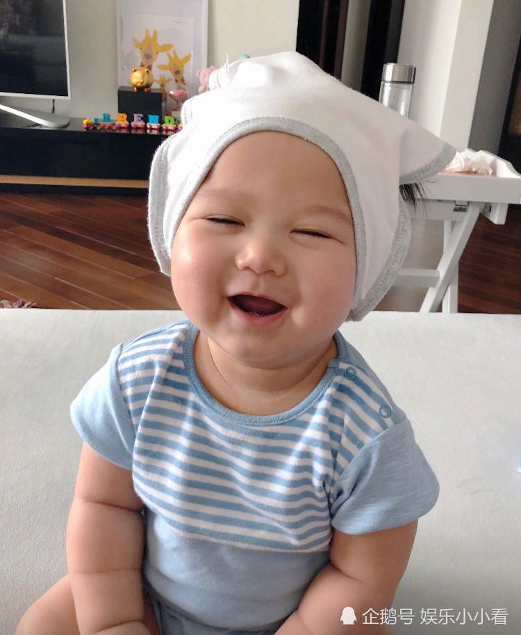 Quý tử nhà Hồ Hạnh Nhi càng lớn càng bụ bẫm đáng yêu đến mức muốn cắn - Ảnh 3. Quý tử nhà Hồ Hạnh Nhi càng lớn càng bụ bẫm đáng yêu đến mức muốn cắn - Ảnh 3.