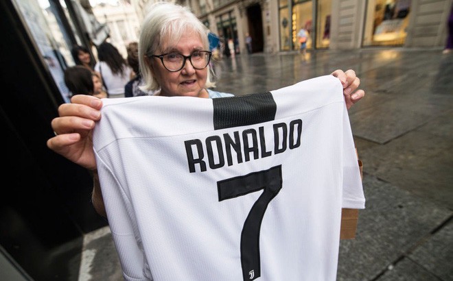  Sự thật về việc Juventus bán áo Ronaldo 24 giờ là đủ nửa tiền mua CR7 - Ảnh 1.