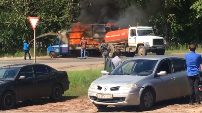 Nga: Xe cứu hỏa không đến kịp, xe hút hầm cầu phải xung phong ra dập lửa - Ảnh 2.