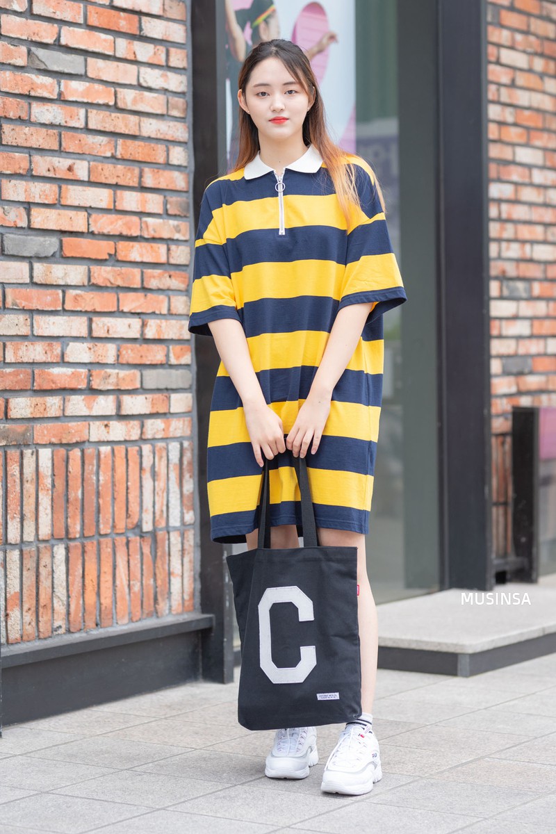 Street style ngập tràn áo phông đẹp hết nấc của giới trẻ Hàn tuần qua chứng minh đây luôn là item số 1 của mùa hè - Ảnh 10.