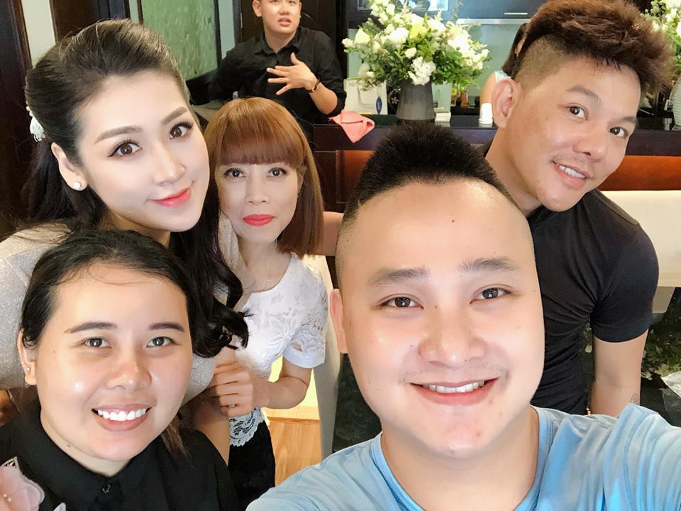 Cô dâu Tú Anh mặc áo dài đỏ, xinh đẹp rạng rỡ trước giờ tổ chức hôn lễ tại Hà Nội - Ảnh 5.
