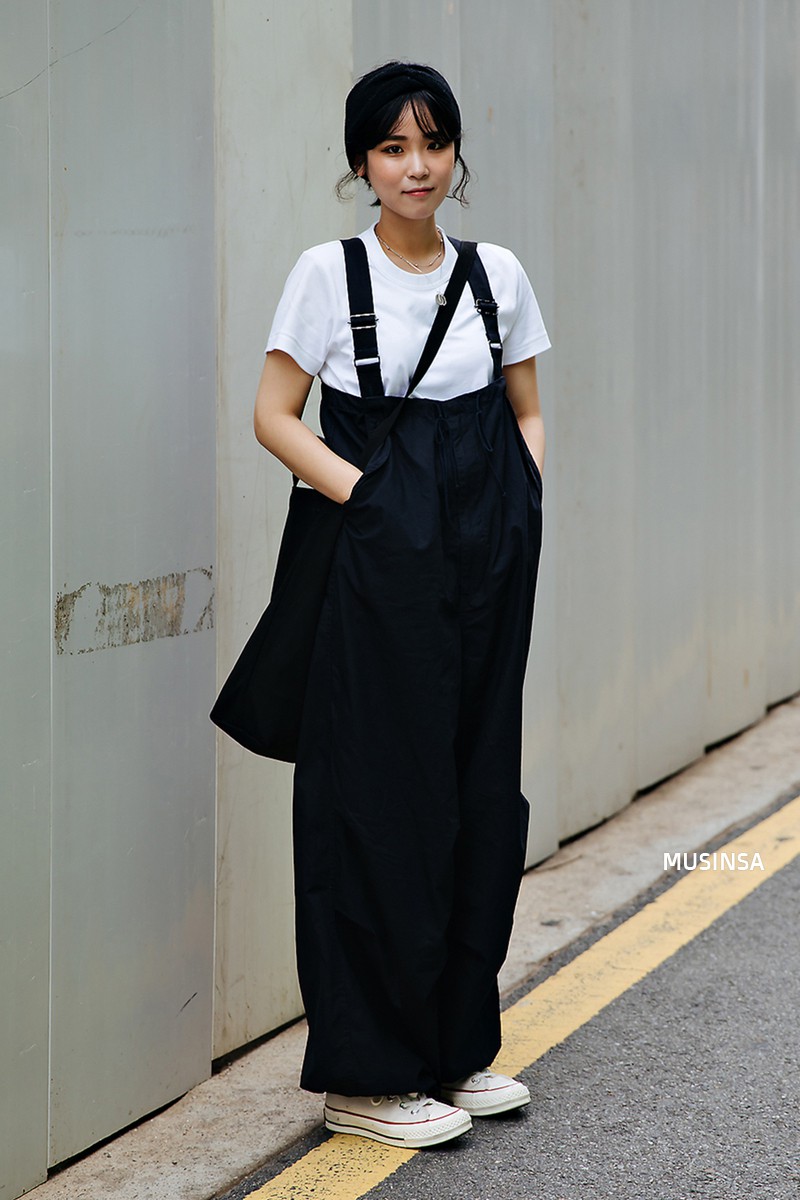 Street style ngập tràn áo phông đẹp hết nấc của giới trẻ Hàn tuần qua chứng minh đây luôn là item số 1 của mùa hè - Ảnh 6.