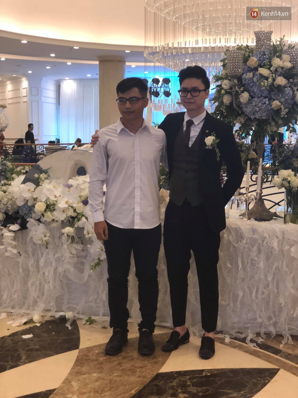 Cận cảnh không gian tiệc cưới ngập tràn hoa tươi nơi diễn ra hôn lễ của Tú Anh và vị hôn phu - Ảnh 6.