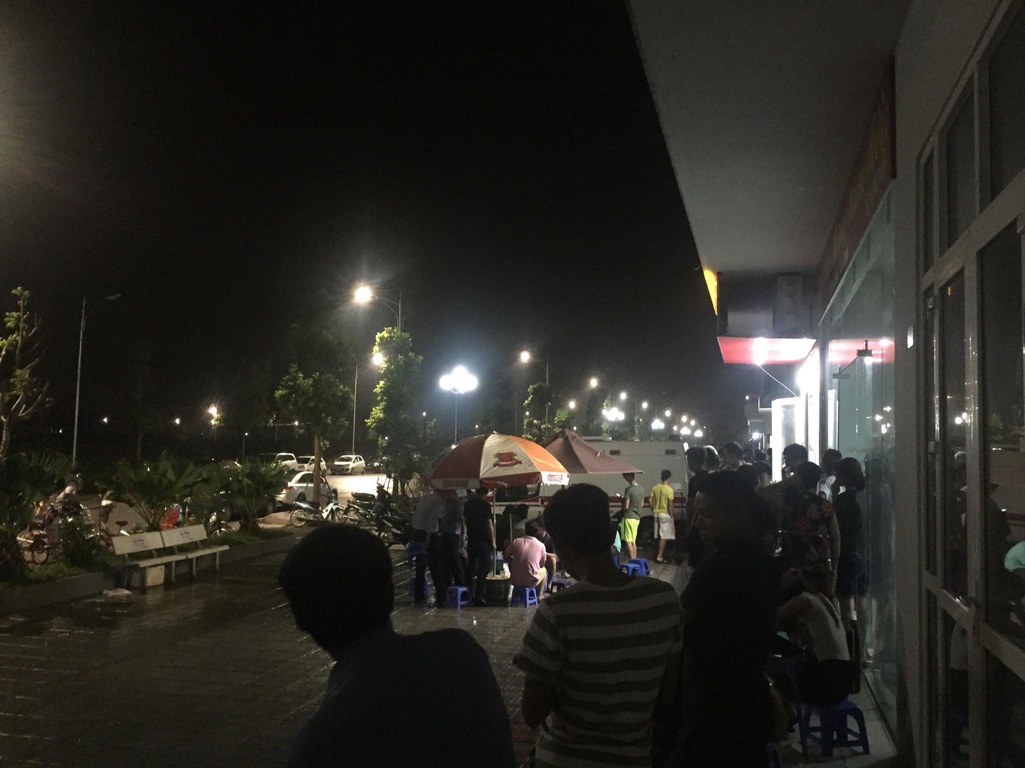 Vụ người mẹ nghi thắt cổ con và cháu ở Hà Nội: Nghe bà ấy hét tôi giết con rồi, mọi người vội lên phòng kiểm tra thì thấy cảnh rùng mình - Ảnh 1. Vụ người mẹ nghi thắt cổ con và cháu ở Hà Nội: Nghe bà ấy hét tôi giết con rồi, mọi người vội lên phòng kiểm tra thì thấy cảnh rùng mình - Ảnh 1.