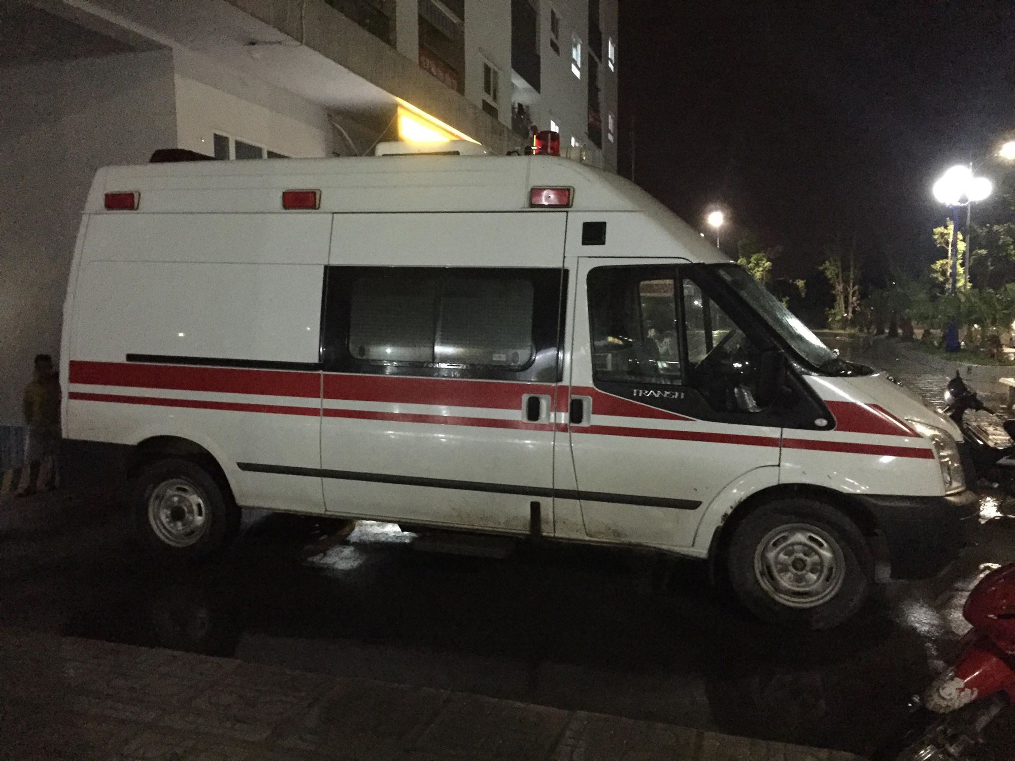 Vụ người mẹ nghi thắt cổ con và cháu ở Hà Nội: Nghe bà ấy hét tôi giết con rồi, mọi người vội lên phòng kiểm tra thì thấy cảnh rùng mình - Ảnh 4. Vụ người mẹ nghi thắt cổ con và cháu ở Hà Nội: Nghe bà ấy hét tôi giết con rồi, mọi người vội lên phòng kiểm tra thì thấy cảnh rùng mình - Ảnh 4.