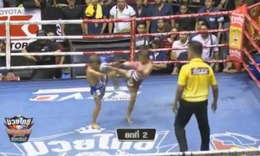  2 v&otilde; sĩ nh&iacute; Muay Th&aacute;i kịch chiến nảy lửa trong trận đấu 400 triệu đồng - Ảnh 2.