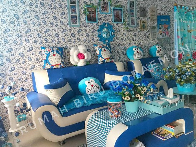 Gia đình kỳ lạ tại Indonesia cuồng Doraemon tới nỗi dán hình Doraemon khắp ngôi nhà - Ảnh 1.