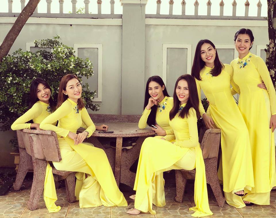 Đội hình bê tráp toàn mỹ nhân Vbiz xinh đẹp, nổi tiếng trong đám hỏi của Top 6 Hoa khôi áo dài 2014 - Ảnh 2.